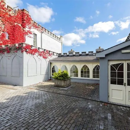 בית נופש Jenkinstown Castle House *